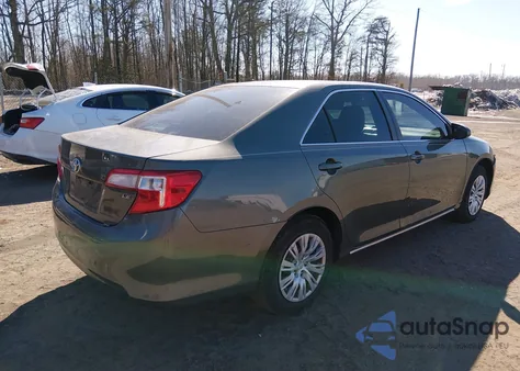 2013 Toyota Camry Le z USA, uszkodzony, nr VIN 4T4BF1FK4DR299482